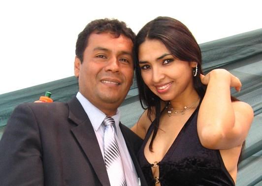 Azucena del Río y Johnny Espinoza